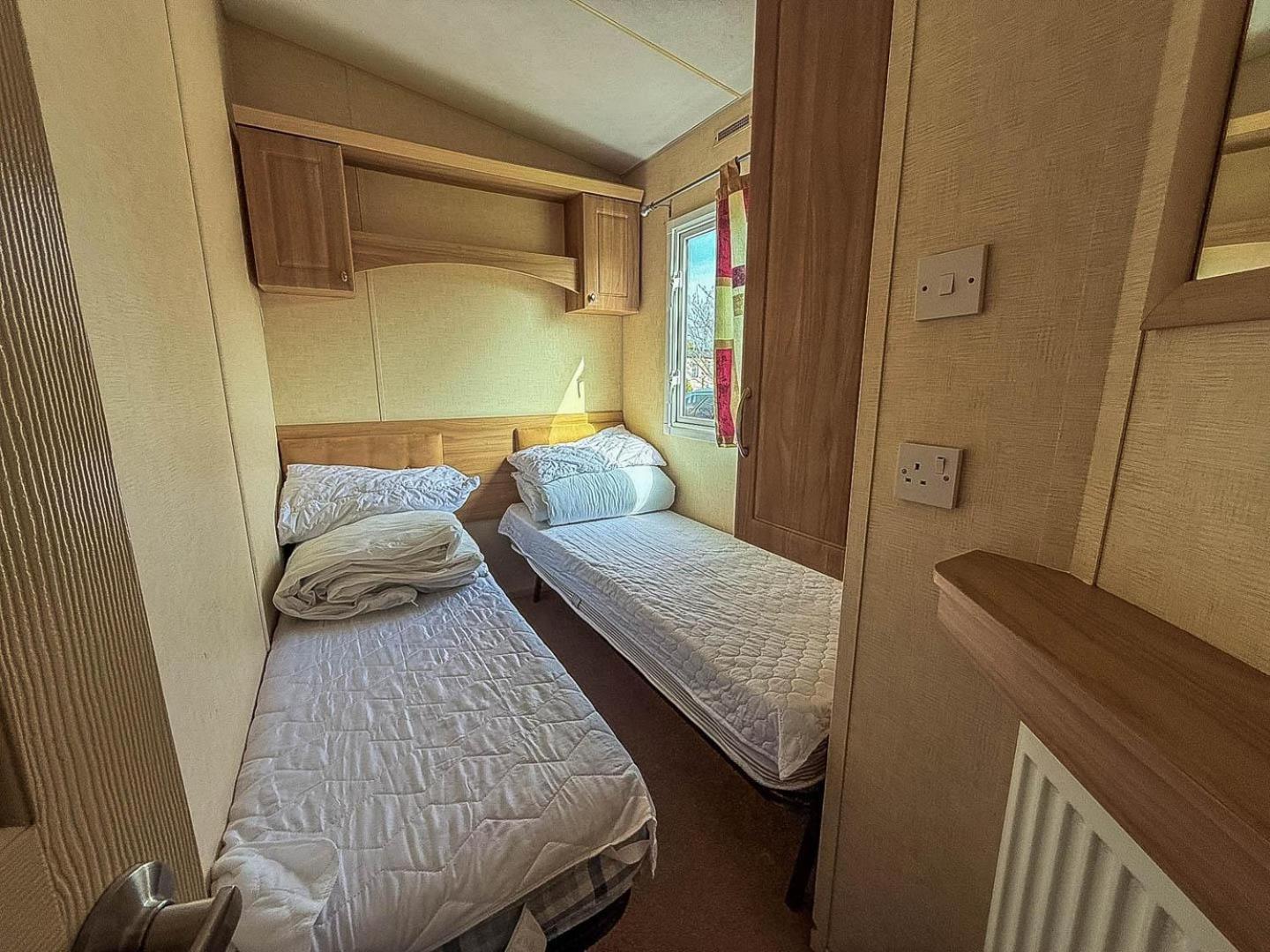 Spacious 8 Berth Caravan At Southview Holiday Park Near Skegness Ref 33018Ml 외부 사진