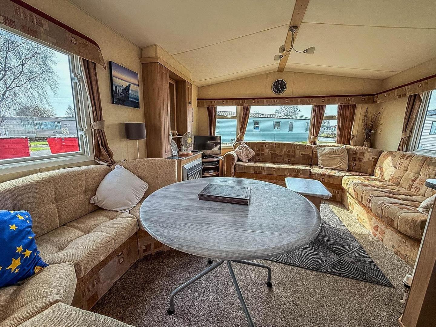 Spacious 8 Berth Caravan At Southview Holiday Park Near Skegness Ref 33018Ml 외부 사진